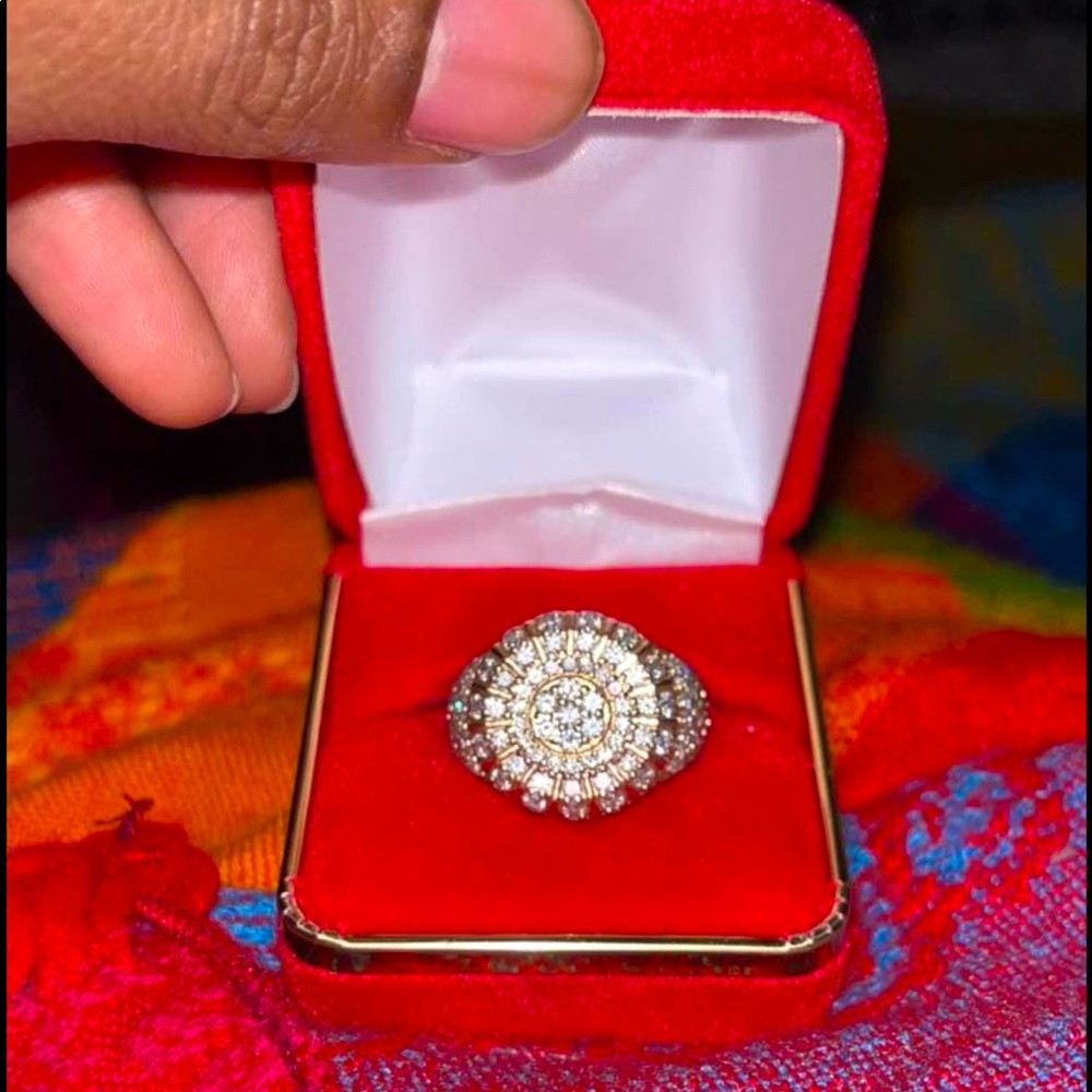 This is a beautiful ring fitting for a man or woman. Purchased for my husband.